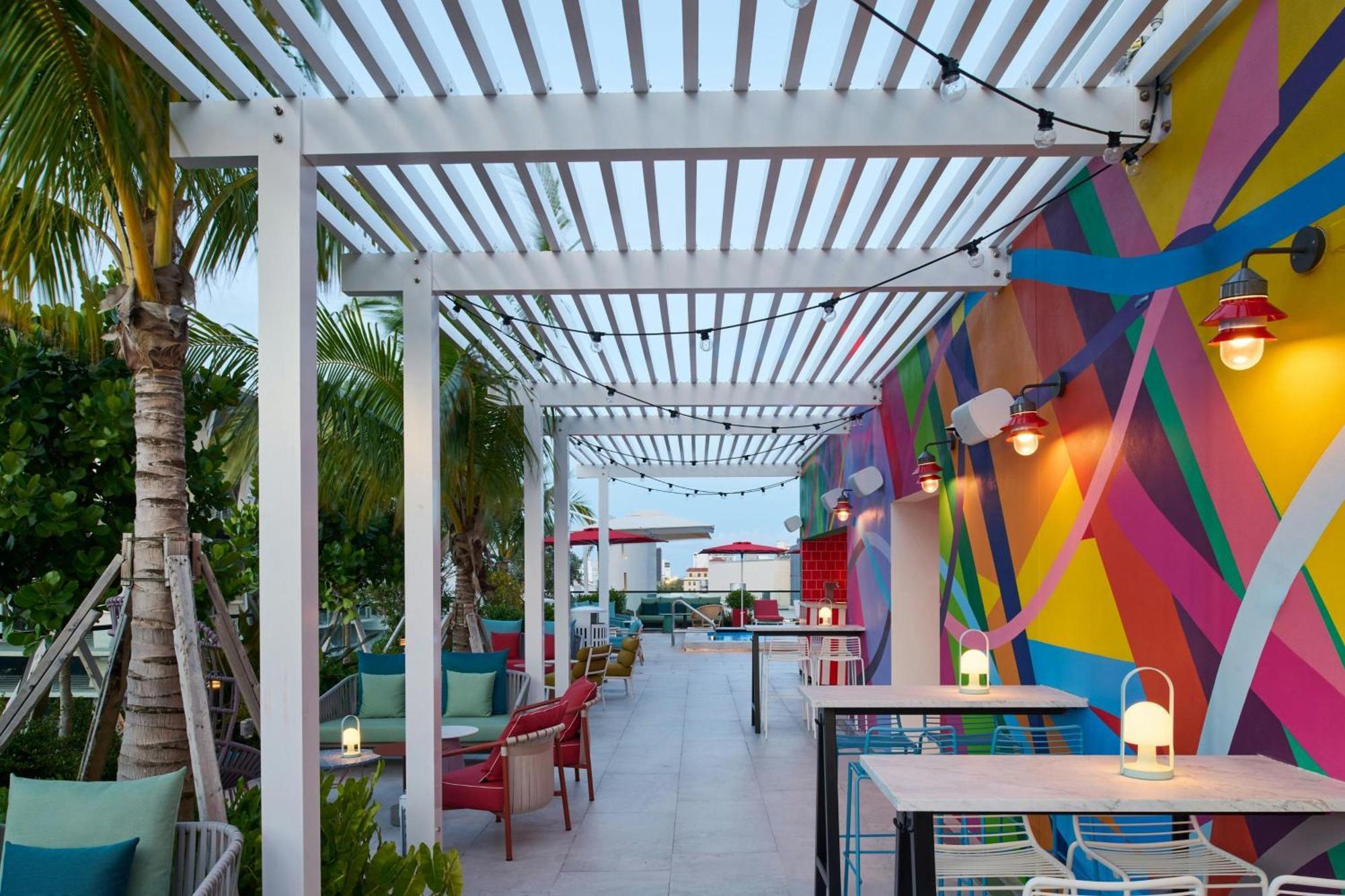 CitizenM Miami South Beach | Rooftop Pool & Art Deco Style
